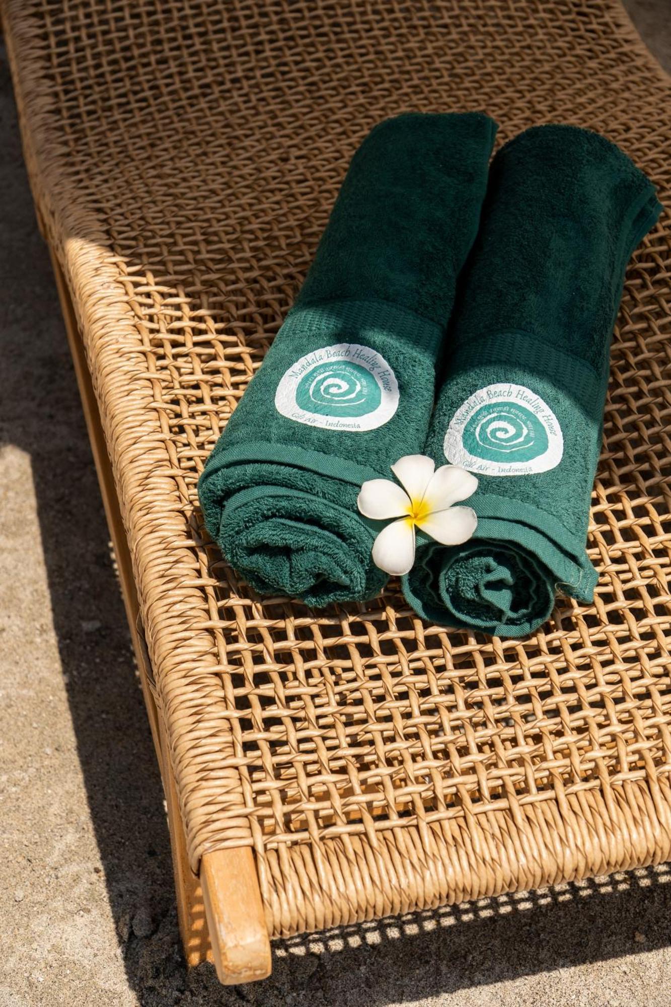 Mandala Beach Healing Rooms Гили-Эйр Экстерьер фото
